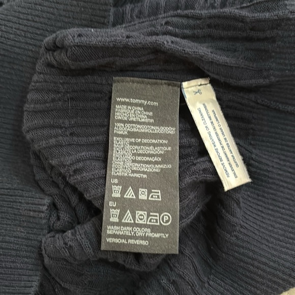 Tommy Hilfiger Cotton Cable Knit V-Neck Sweater - Picture 5 of 5